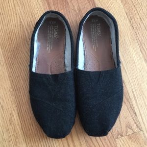 Black woolen classic women’s Toms shoes